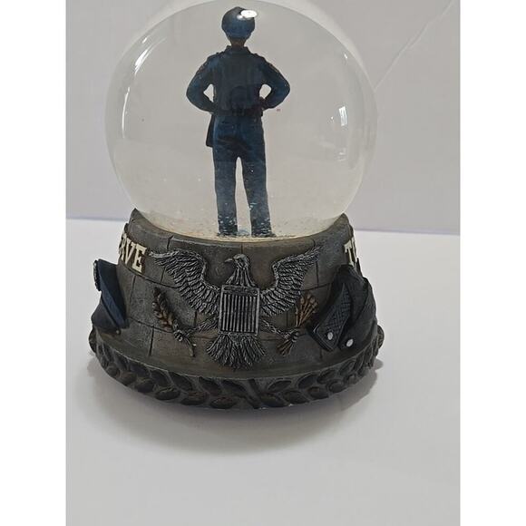 Police Department Musical Snow Globe USA - Picture 14 of 16